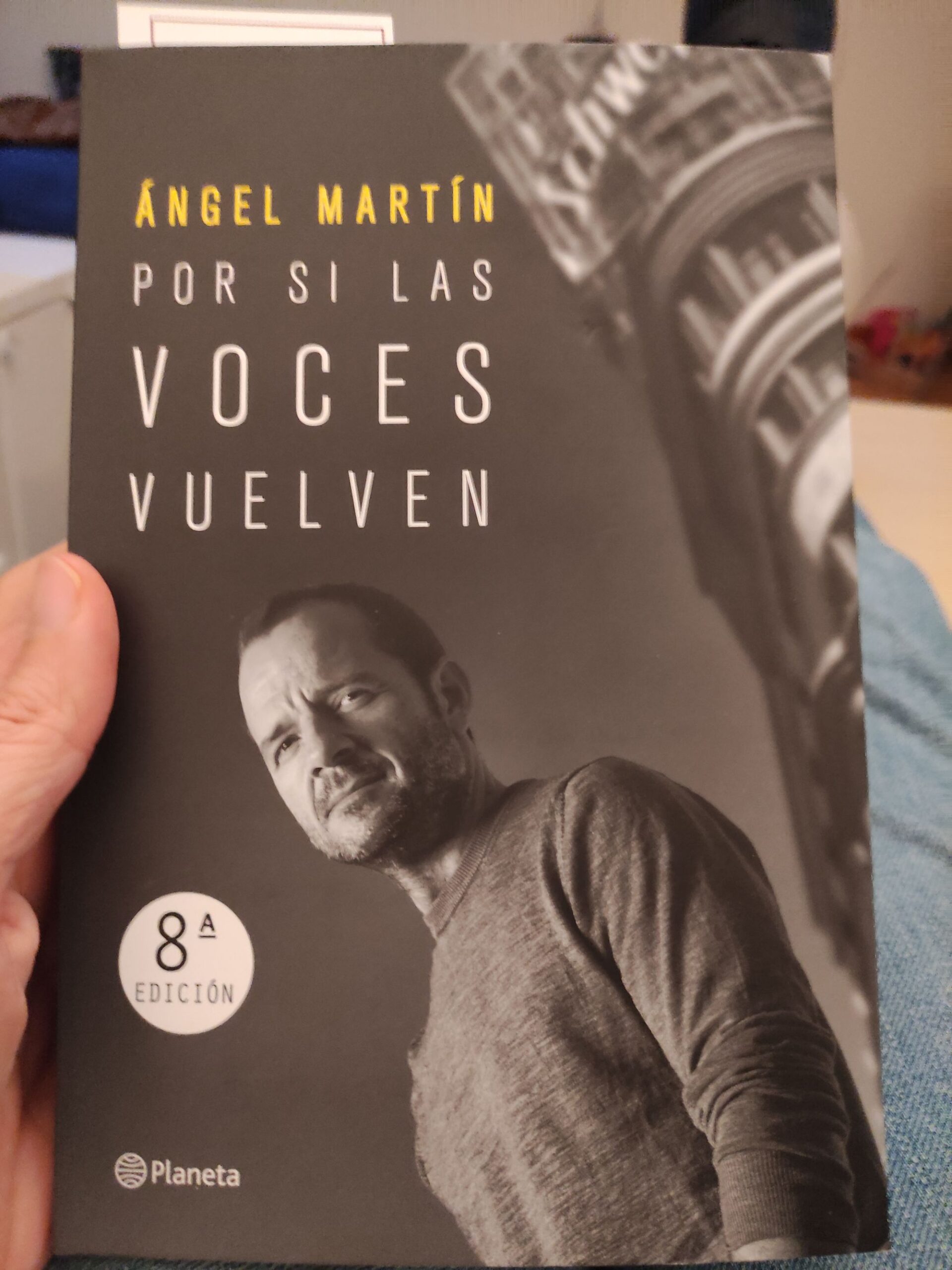 Entrevista  Ángel Martín publica el libro que hubiera querido leer cuando  estuvo loco, 'Por si las voces vuelven